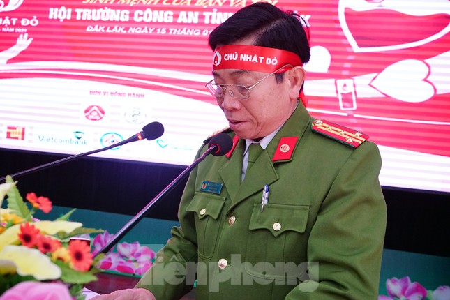 Chủ nhật Đỏ tại Công an tỉnh Đắk Lắk: Nhà tu hành, người dân vào hiến máu ảnh 9