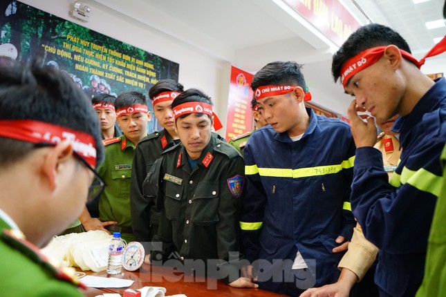 Chủ nhật Đỏ tại Công an tỉnh Đắk Lắk: Nhà tu hành, người dân vào hiến máu ảnh 18
