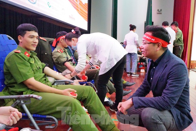 Chủ nhật Đỏ tại Công an tỉnh Đắk Lắk: Nhà tu hành, người dân vào hiến máu ảnh 14