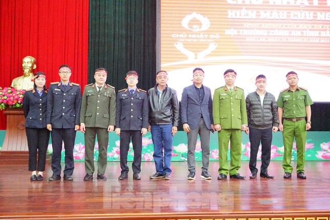 Chủ nhật Đỏ tại Công an tỉnh Đắk Lắk: Nhà tu hành, người dân vào hiến máu ảnh 7