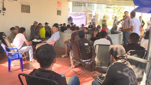 Bắt quả tang con bạc sát phạt bằng bia, thuốc lá giá cao ảnh 1