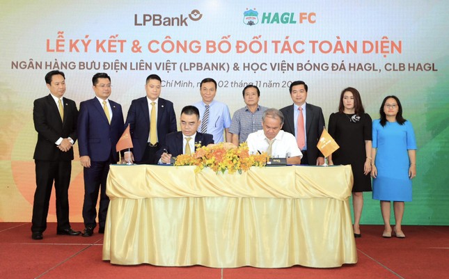 Sau cú bắt tay lịch sử, CLB HAGL lần đầu đổi tên sau 20 năm ảnh 1