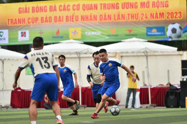 16 đội sôi nổi tranh Cúp Báo Đại biểu Nhân dân, Giải bóng đá các cơ quan Trung ương mở rộng ảnh 1