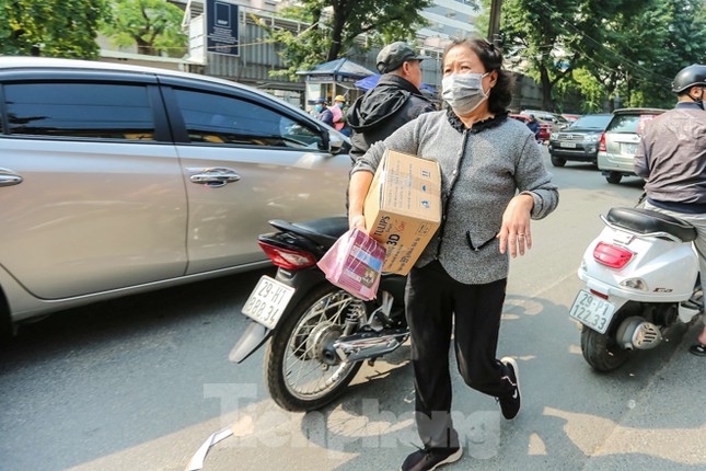 Chần chừ vài phút, khách hàng mua nước rửa tay nhận ngay giá 'cắt cổ' ảnh 12