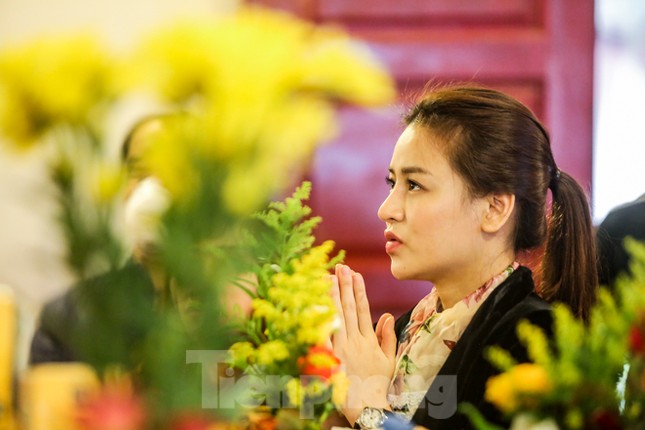 Giữa dịch corona, người người đi lễ Phủ Tây Hồ cúng rằm tháng Giêng ảnh 7