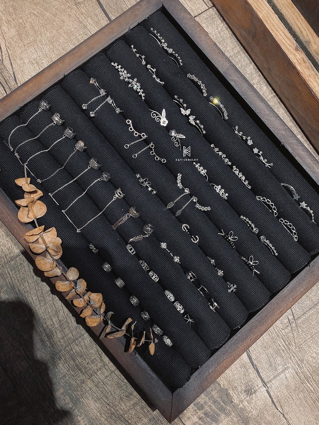 Bộ sưu tập khuyên vành tai cực chất từ Kat Jewelry ảnh 3