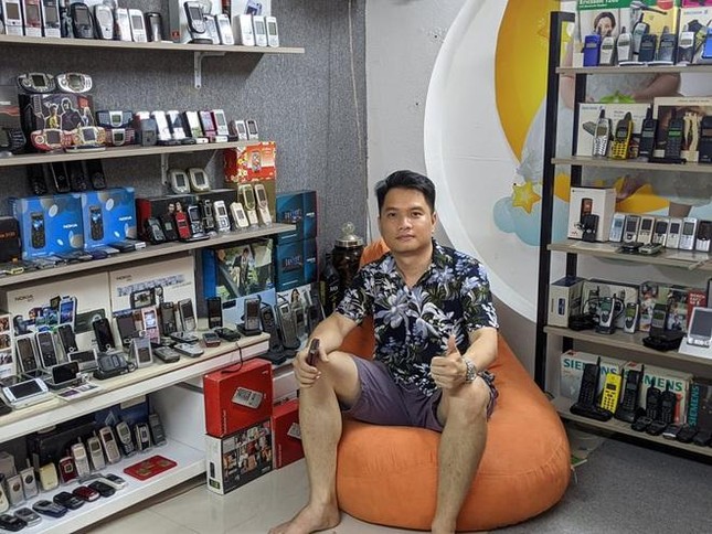 Bộ sưu tập 300 chiếc điện thoại cổ ‘độc nhất vô nhị’ của chàng trai Sài Gòn ảnh 2