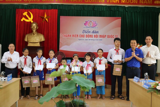 Đại biểu thanh niên tiên tiến trao đổi sáu vấn đề quan trọng của thế hệ trẻ ảnh 9