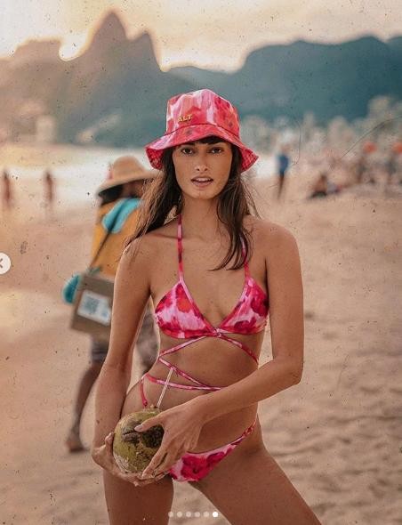 Chân dài xứ Samba tung ảnh ngực trần gợi cảm ảnh 5