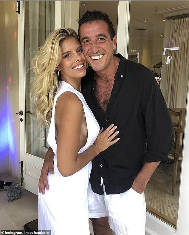 Natasha Oakley mặc bikini tôn dáng siêu nóng bỏng ảnh 3