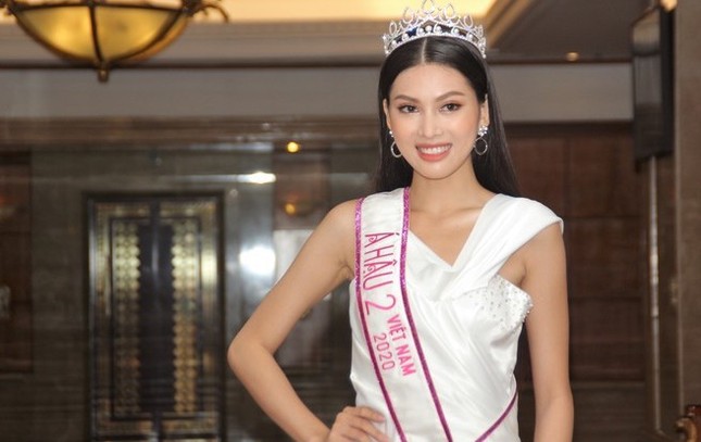 Đỗ Thị Hà kể về hình ảnh đầu tiên hiện lên khi được xướng tên ngôi vị Hoa hậu ảnh 2