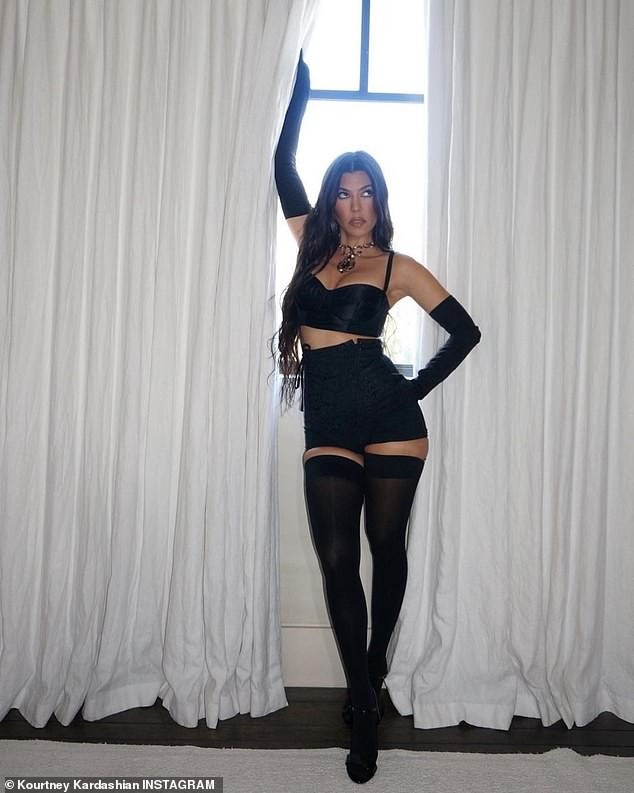 Female billionaire Kylie Jenner shows off her 'fiery' curves in bikini photo 4