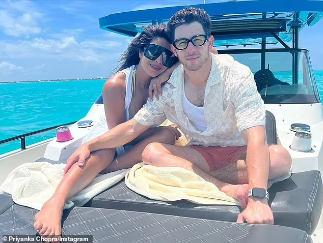 Miss Priyanka Chopra releases photos of her 'love-filled relationship' with her husband who is 10 years younger than her, photo 1