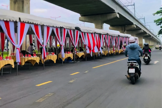 Xôn xao hình ảnh dựng rạp đám cưới dọc tuyến metro số 1 ở TPHCM ảnh 1