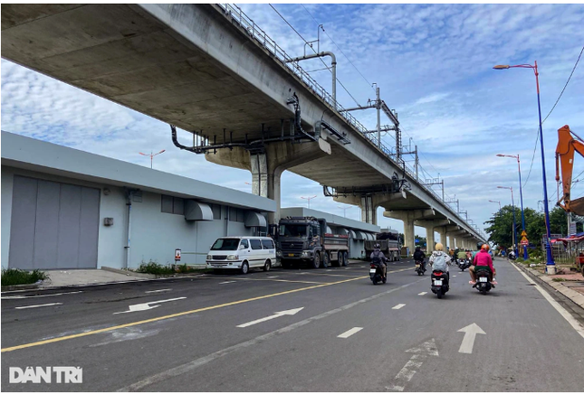 Xôn xao hình ảnh dựng rạp đám cưới dọc tuyến metro số 1 ở TPHCM ảnh 2
