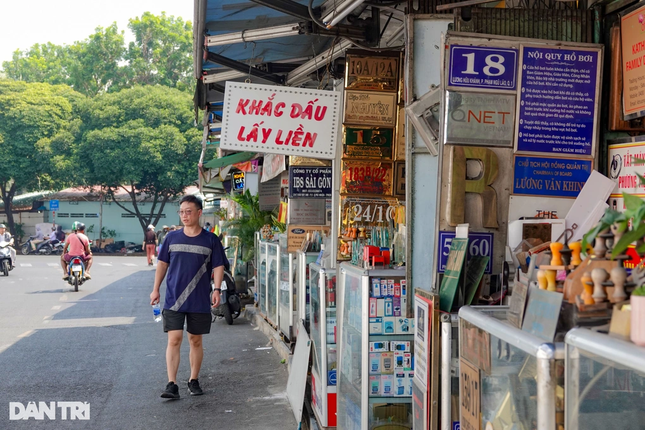 Phố 'khen thưởng' sầm uất nhất ở TPHCM ế ẩm, chủ tiệm chờ trả mặt bằng ảnh 4