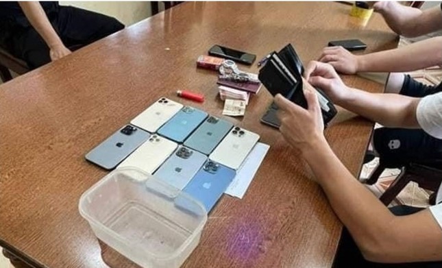 Người đàn ông Trung Quốc trộm 8 điện thoại Iphone ở Móng Cái ảnh 2