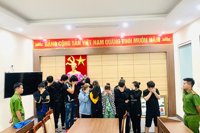 Bắt nhóm đối tượng lừa đảo qua mạng hàng tỷ đồng ảnh 2