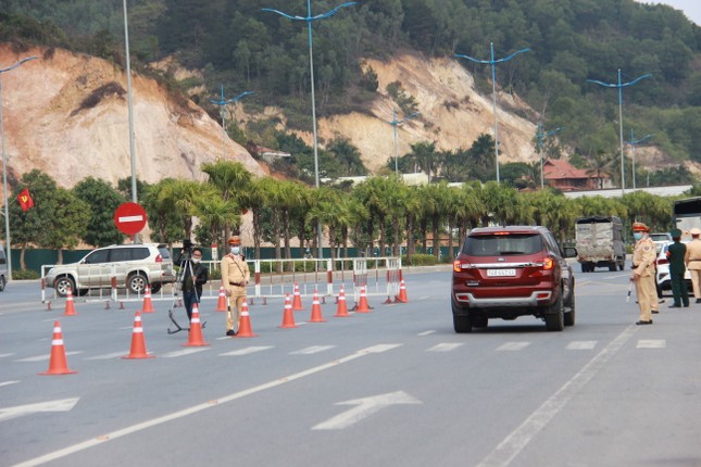 Nhìn gần các chốt kiểm dịch ở cửa ngõ thành phố Hạ Long ảnh 1