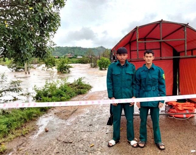 Hơn 500 hộ dân bị cô lập do mưa lớn nhiều ngày ảnh 1