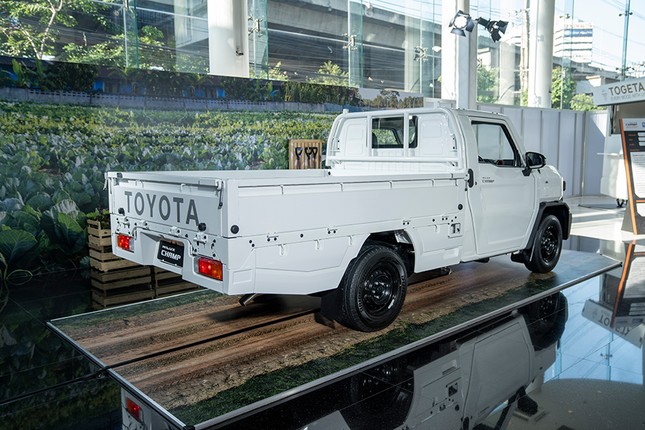 Bán tải Toyota Hilux Champ có giá từ 13.000 USD