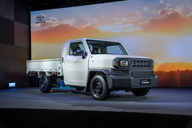 Bán tải Toyota Hilux Champ có giá từ 13.000 USD
