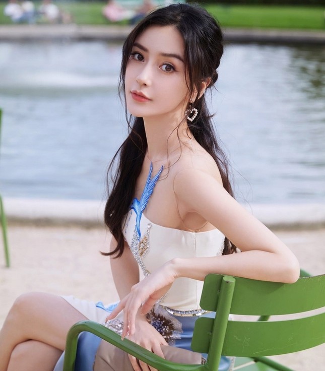 Màn biểu diễn thoát y của Lisa hủy hoại sự nghiệp 2 ngôi sao Trung Quốc ảnh 2