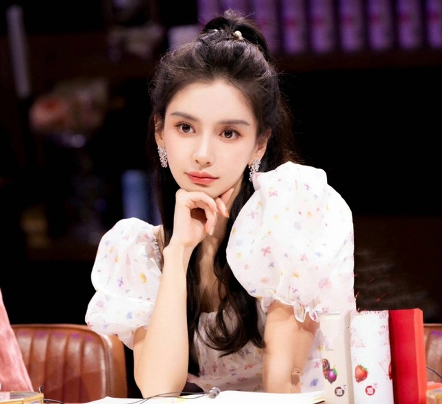 Angelababy cầu cứu Huỳnh Hiểu Minh ảnh 1