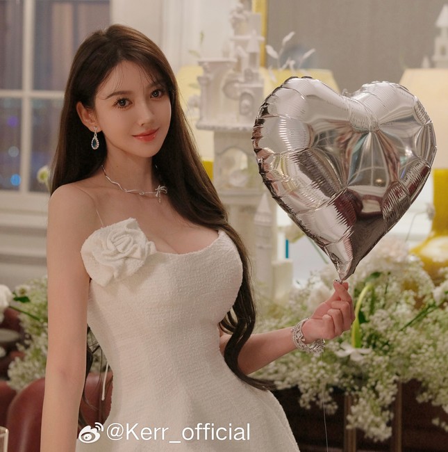 Huỳnh Hiểu Minh yêu hot girl siêu vòng một ảnh 3