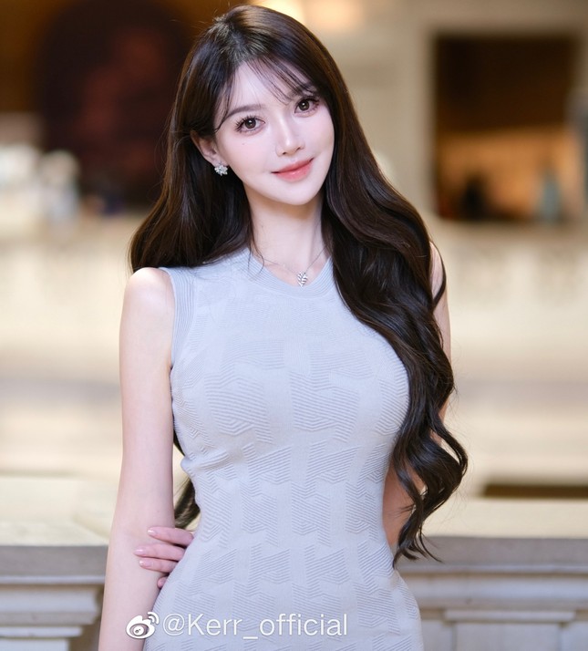 Huỳnh Hiểu Minh yêu hot girl siêu vòng một ảnh 6