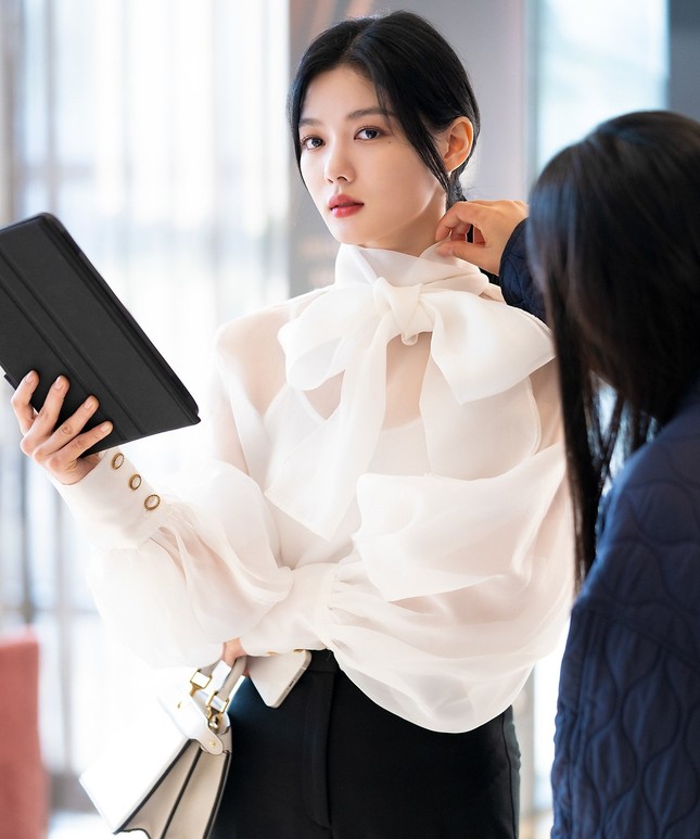 Em gái quốc dân Kim Yoo Jung trong bộ phim đang gây sốt toàn cầu ảnh 2