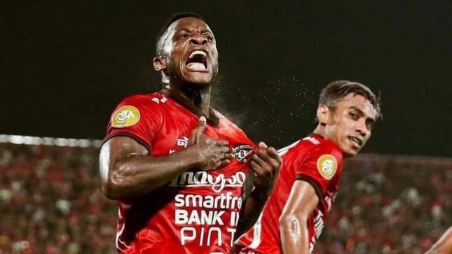 Trước vòng loại World Cup 2026, ĐT Campuchia lại nhập tịch cầu thủ ảnh 1