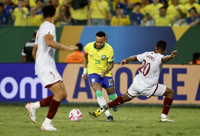 Neymar vẽ vời, Brazil 'trượt chân' trước đội yếu nhất Nam Mỹ ảnh 2