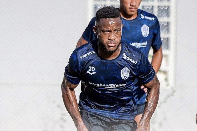 Tiền đạo nhập tịch tuyển Campuchia khóc nức nở vì bị FIFA cấm ra sân ảnh 1