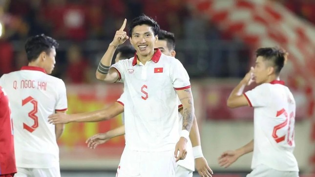 Tiền đạo tuyển Indonesia vẫn cay cú Văn Hậu: 'Tôi chỉ muốn tẩn anh ta' ảnh 1