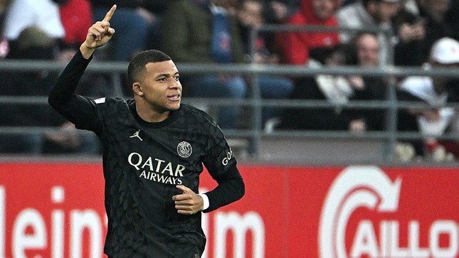 Mbappe lập hat-trick siêu đẳng, đưa PSG lên ngôi đầu ảnh 1