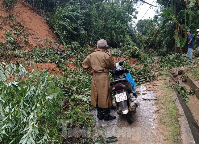 Ngập lụt, sạt lở nghiêm trọng ở Yên Bái, 2 người thiệt mạng ảnh 7