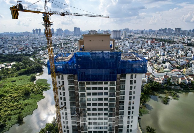 TPHCM cắt ngọn chung cư xây trái phép ảnh 2