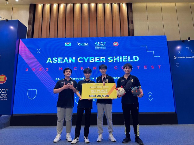 Nhóm sinh viên Việt Nam giành giải nhất cuộc thi an ninh mạng