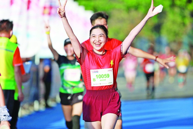 Những Forrest Gump ở Tiền Phong Marathon ảnh 3