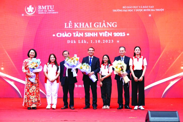 Sứ mệnh y đức ảnh 1