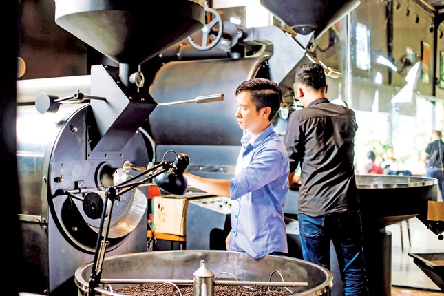Thành ông chủ chuỗi cà phê từ bàn tay trắng ảnh 1