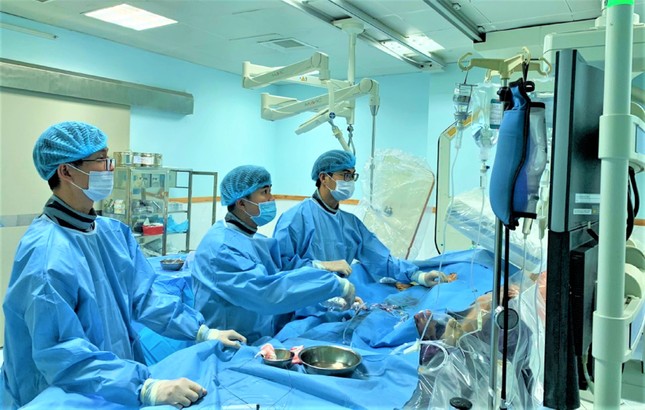 Cứu sống cụ bà 99 tuổi bị nhồi máu cơ tim cấp ảnh 2