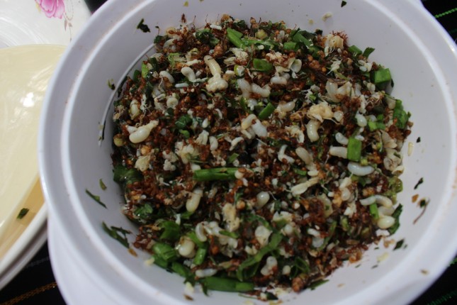 Độc lạ món kiến vàng dành cho khách quý ảnh 4
