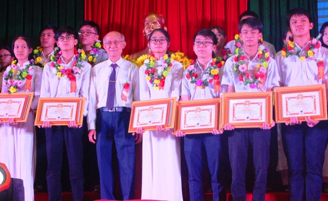 Đắk Lắk vinh danh học sinh giỏi cấp quốc gia năm học 2019-2020 ảnh 1