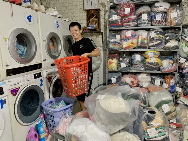 Dịch vụ 'hái ra tiền', càng mưa càng đắt khách ở TPHCM ảnh 3
