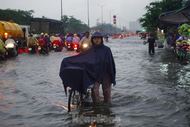 TPHCM và Nam bộ đón đợt mưa rất lớn ảnh 1