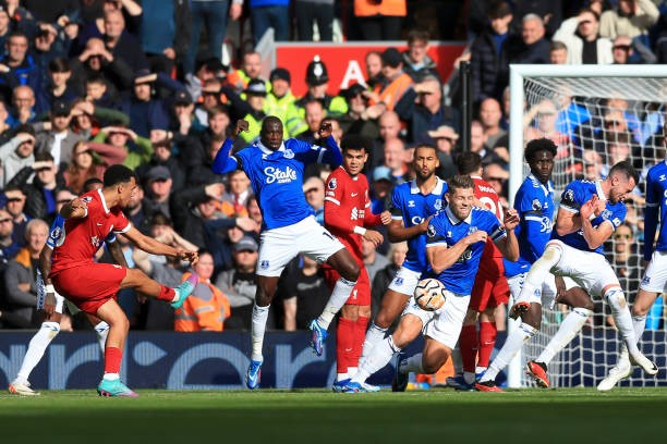 Cú đúp của Salah mang lại chiến thắng cho Liverpool trong đại chiến vùng Merseyside ảnh 12