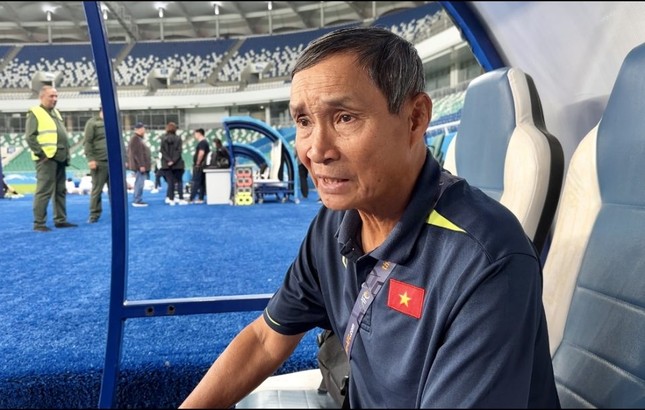 HLV Mai Đức Chung bất ngờ chỉ trích trọng tài, tiếc nuối vì trận thua của tuyển nữ Việt Nam ảnh 1