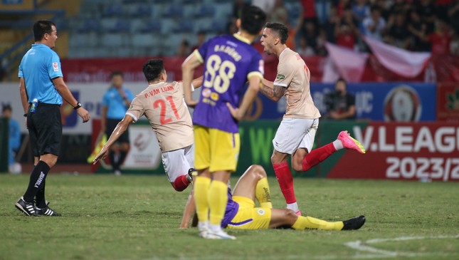 Night Wolf V.League 1-2023/24: CAHN nối mạch thắng, CLB Hà Nội kéo dài mạch thua ảnh 7